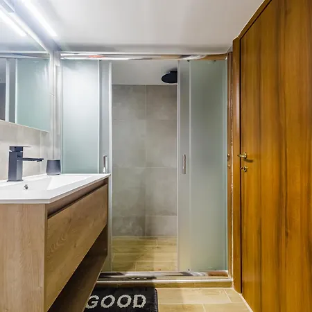 E & D Premium In * Salonic